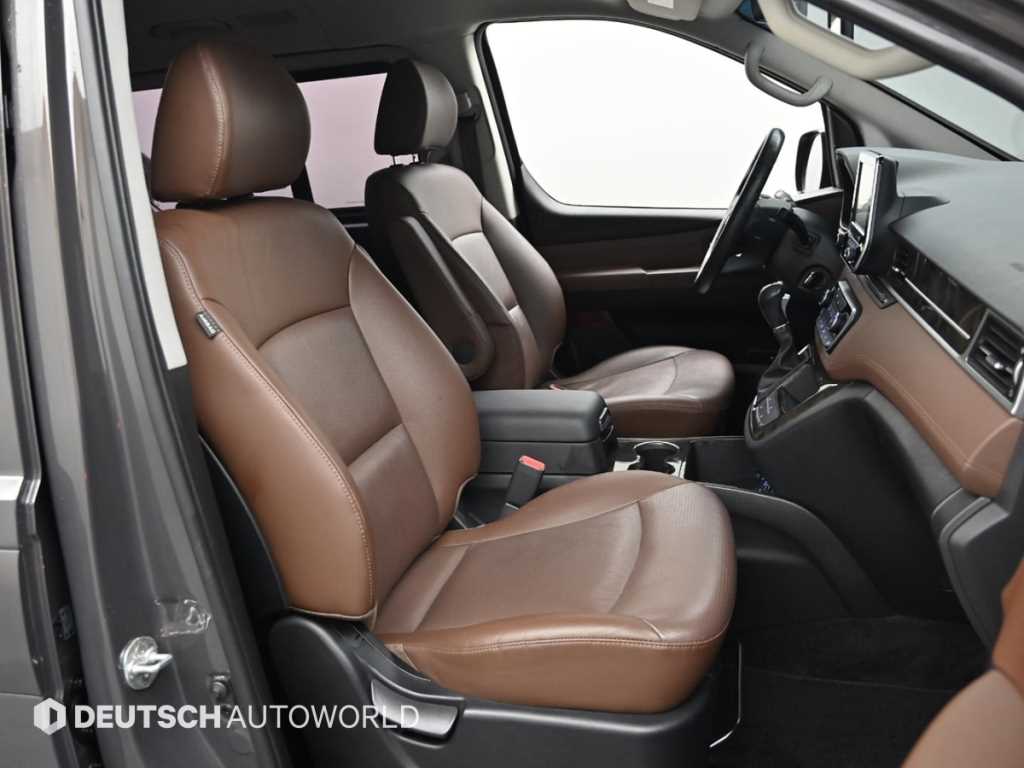 HYUNDAI Starex - Vista 10