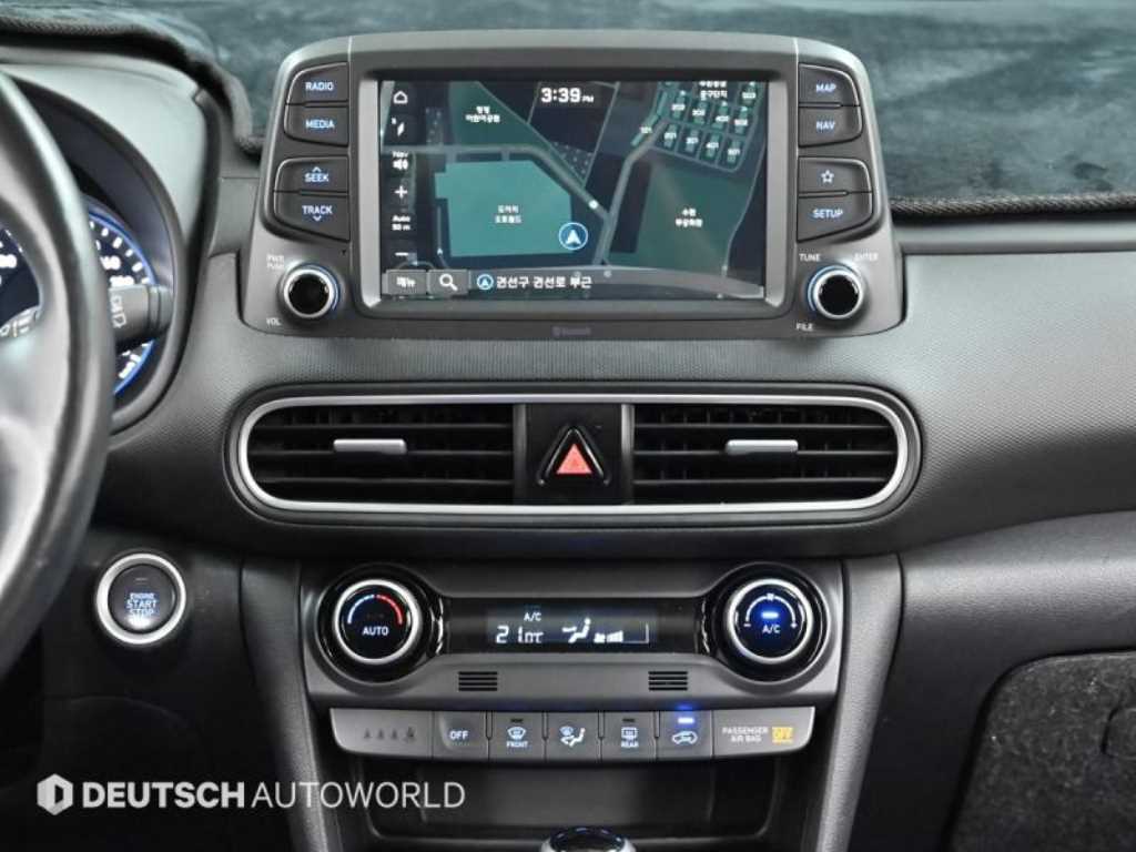 HYUNDAI Kona - Vista 9