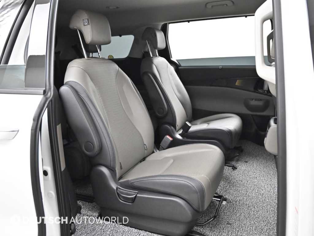 KIA Carnival - Vista 12