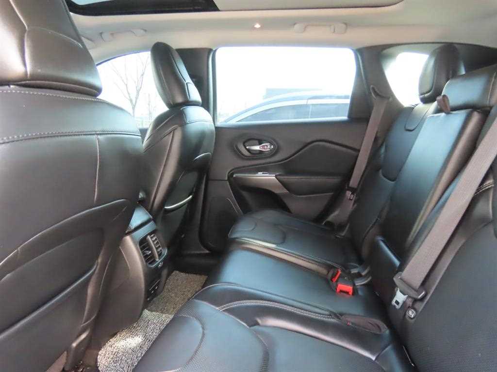 Jeep Cherokee - Vista 6