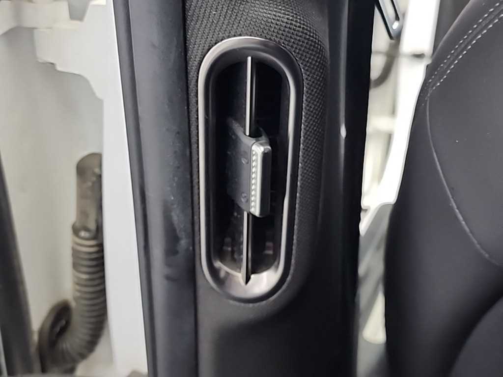 Genesis GV60 2022 Blanco - Importación desde Corea - HF Imports Iquique - Foto 16