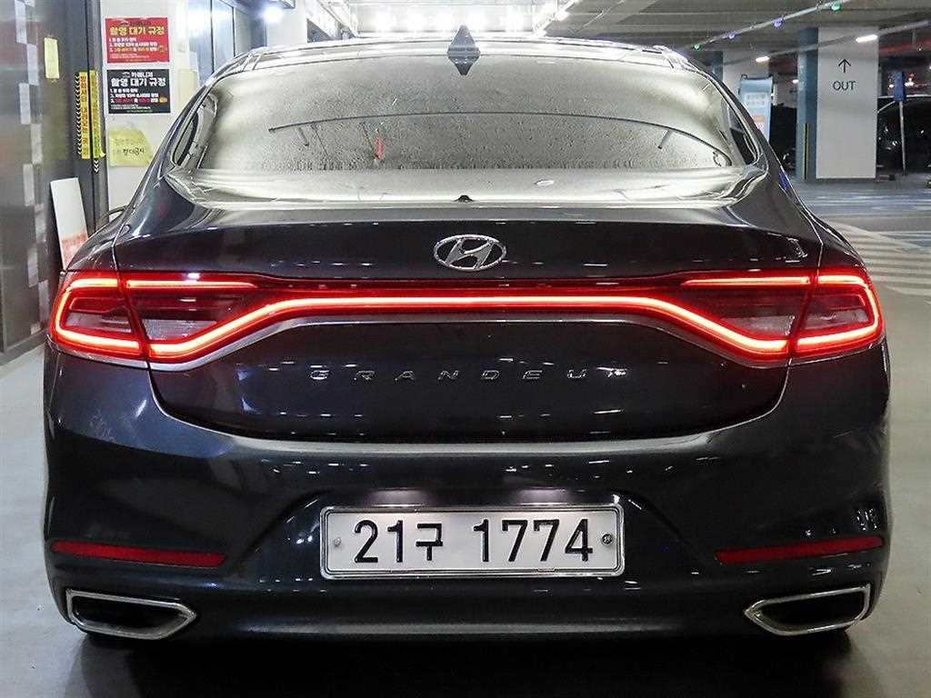 HYUNDAI Grandeur - Vista 5