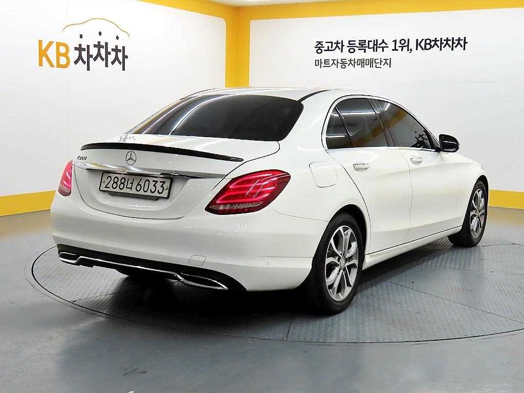 Mercedes Benz C Class - Vista 4