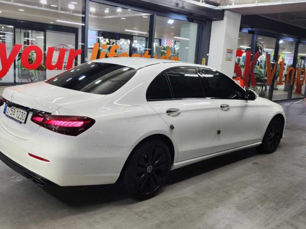 Mercedes Benz E class - Vista 4