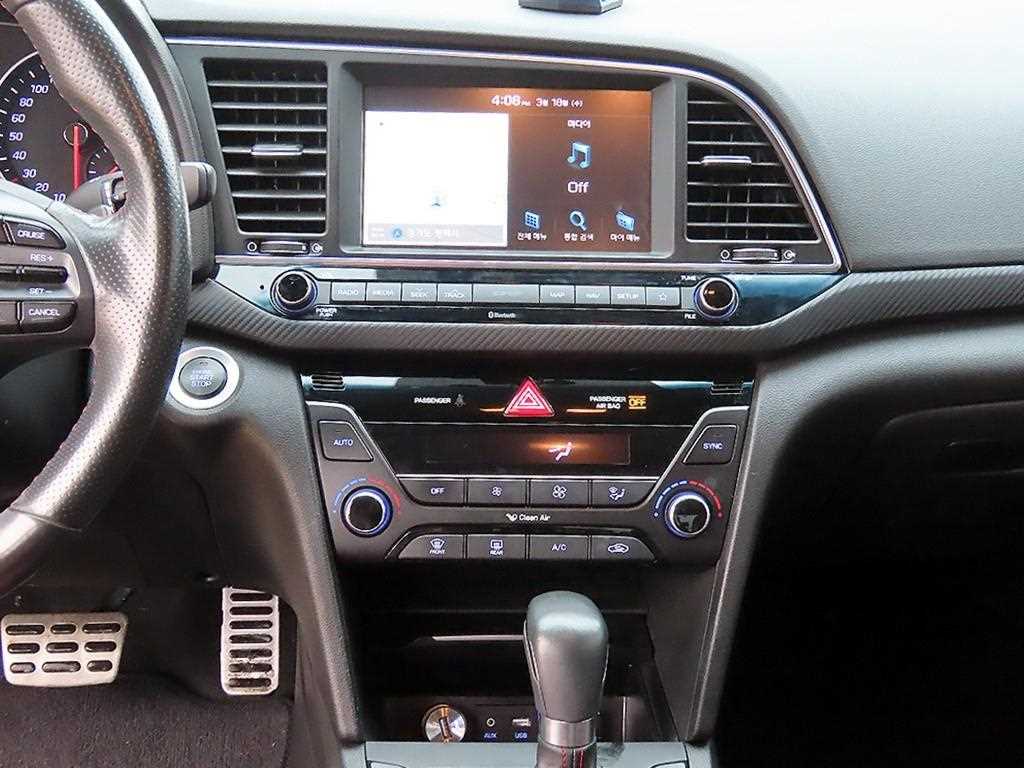 HYUNDAI Avante - Vista 10