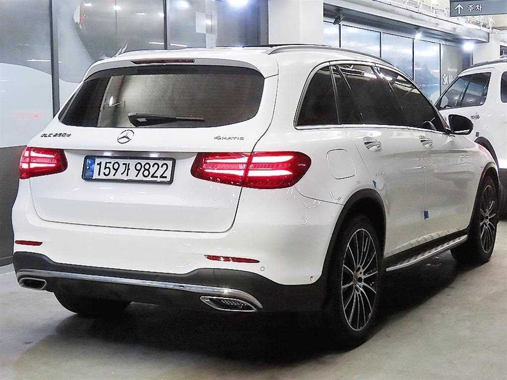 Mercedes Benz GLC Class - Vista 4
