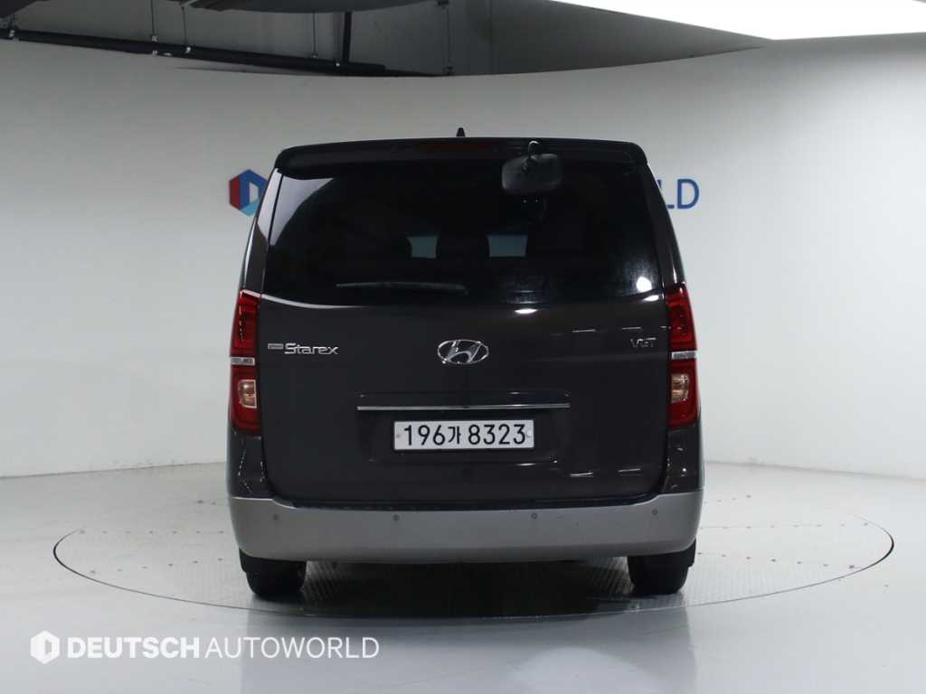 HYUNDAI Starex - Vista 4