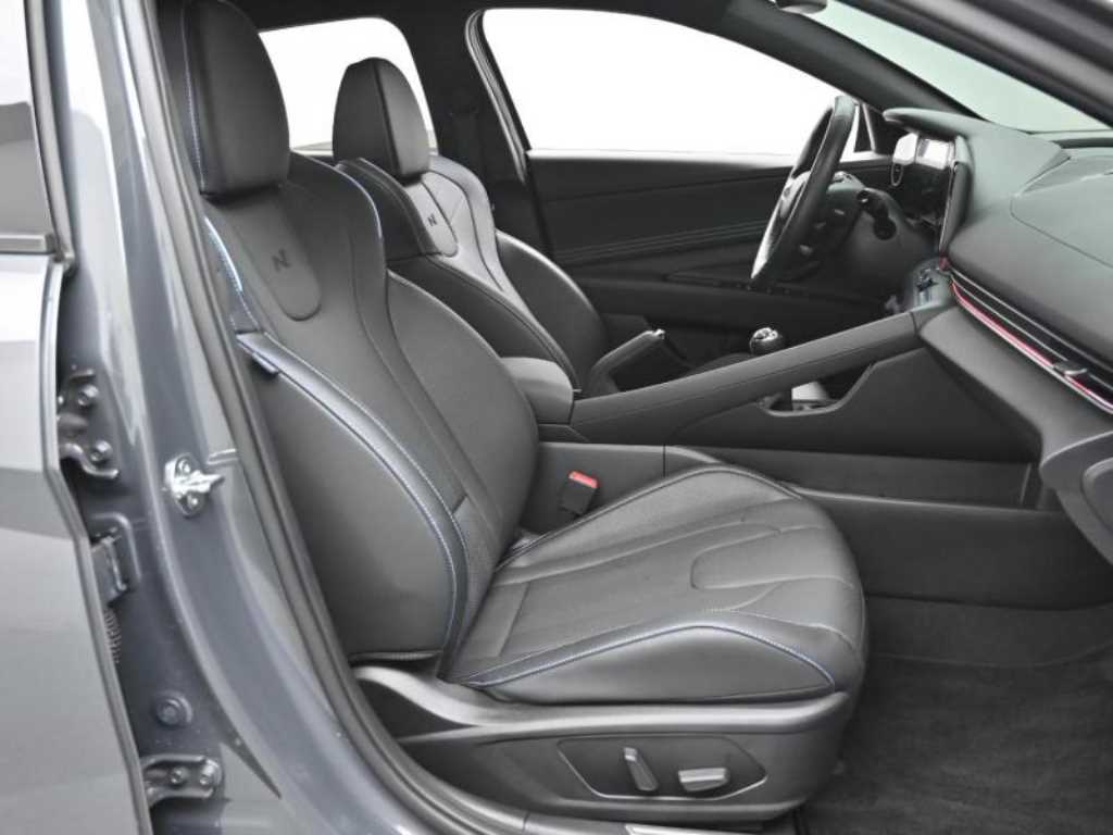 HYUNDAI Avante - Vista 10