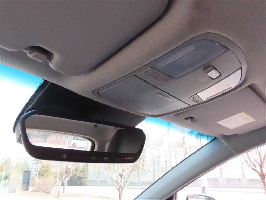 HYUNDAI Kona - Vista 10