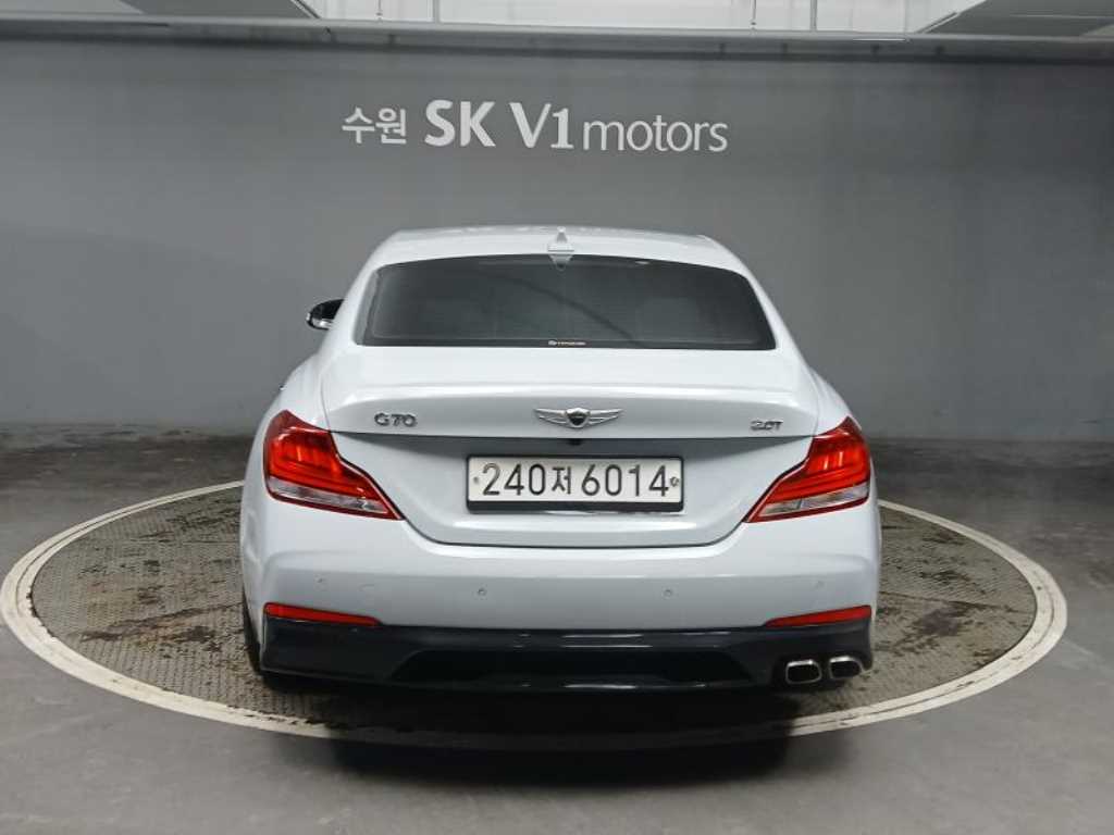 Genesis G70 - Vista 5