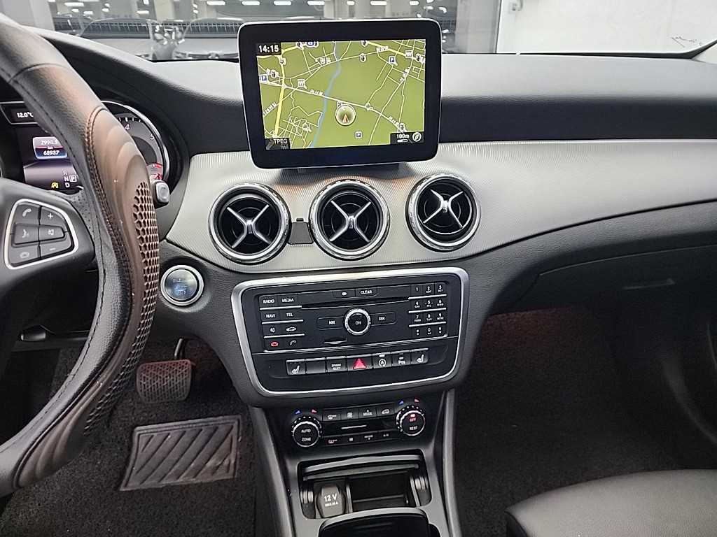 Mercedes Benz GLA Class - Vista 10