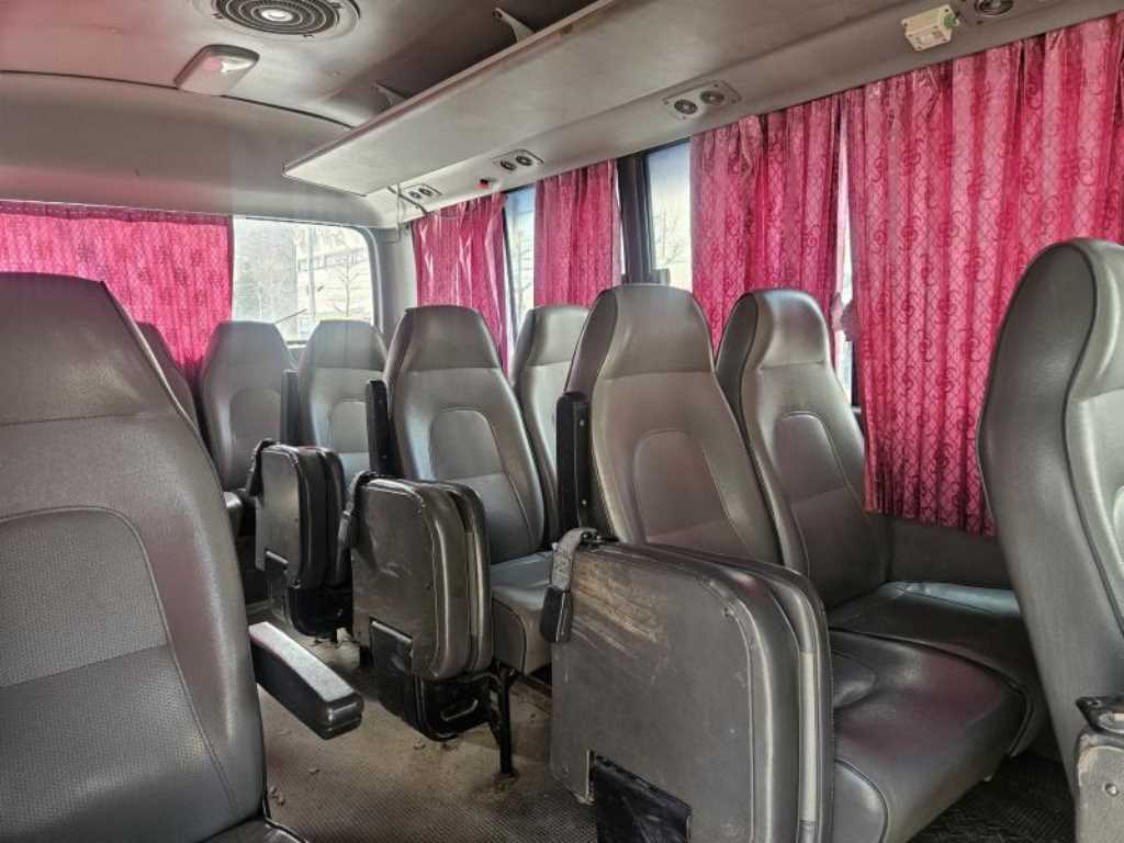 medium and large bus Hyundai bus - Vista 4
