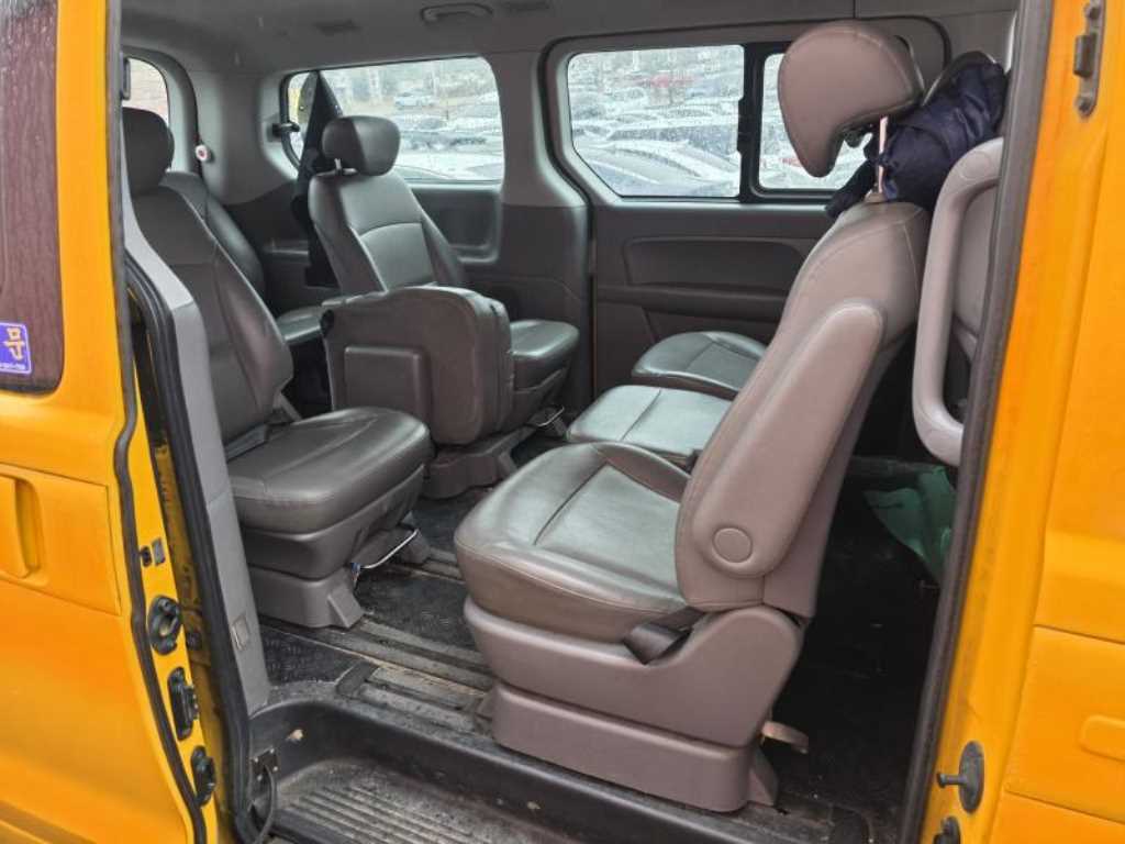 HYUNDAI Starex - Vista 12