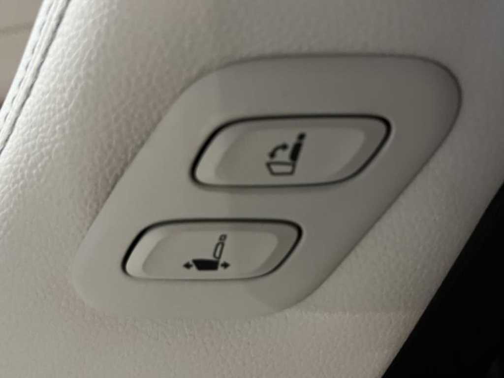 Genesis GV70 - Vista 9