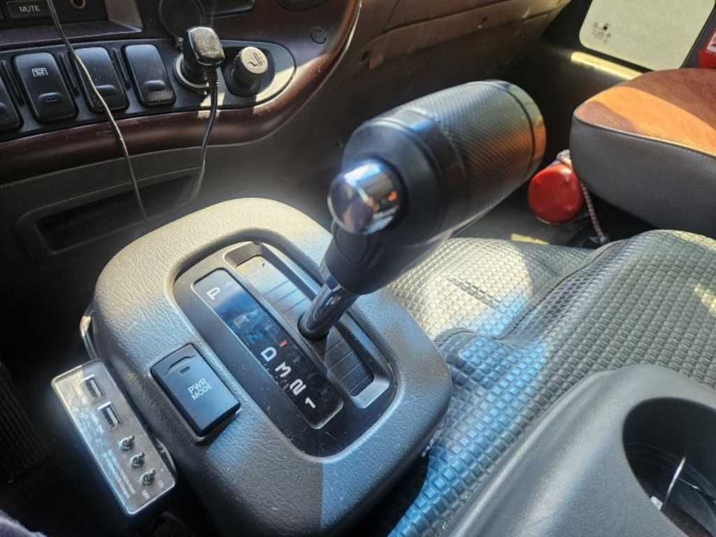 medium and large bus Hyundai bus - Vista 9