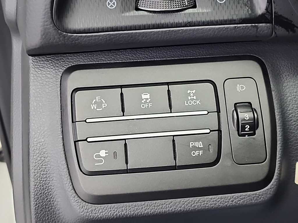 Ssangyong Tivoli 2017 Blanco - Importación desde Corea - HF Imports Iquique - Foto 18