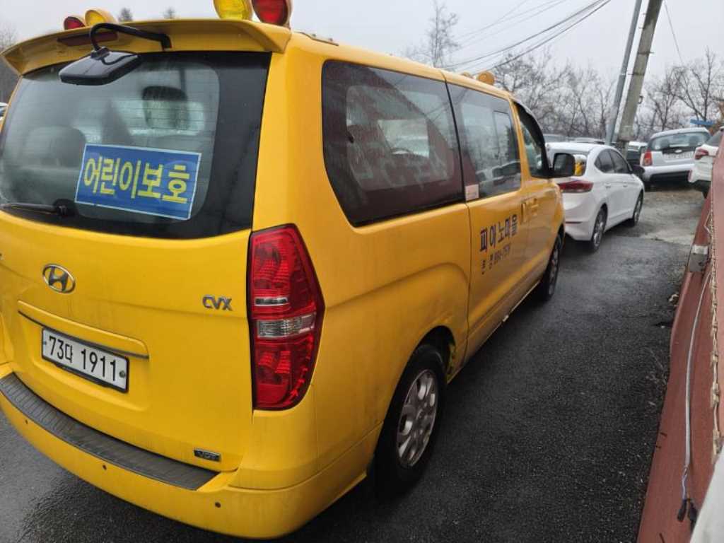 HYUNDAI Starex - Vista 5