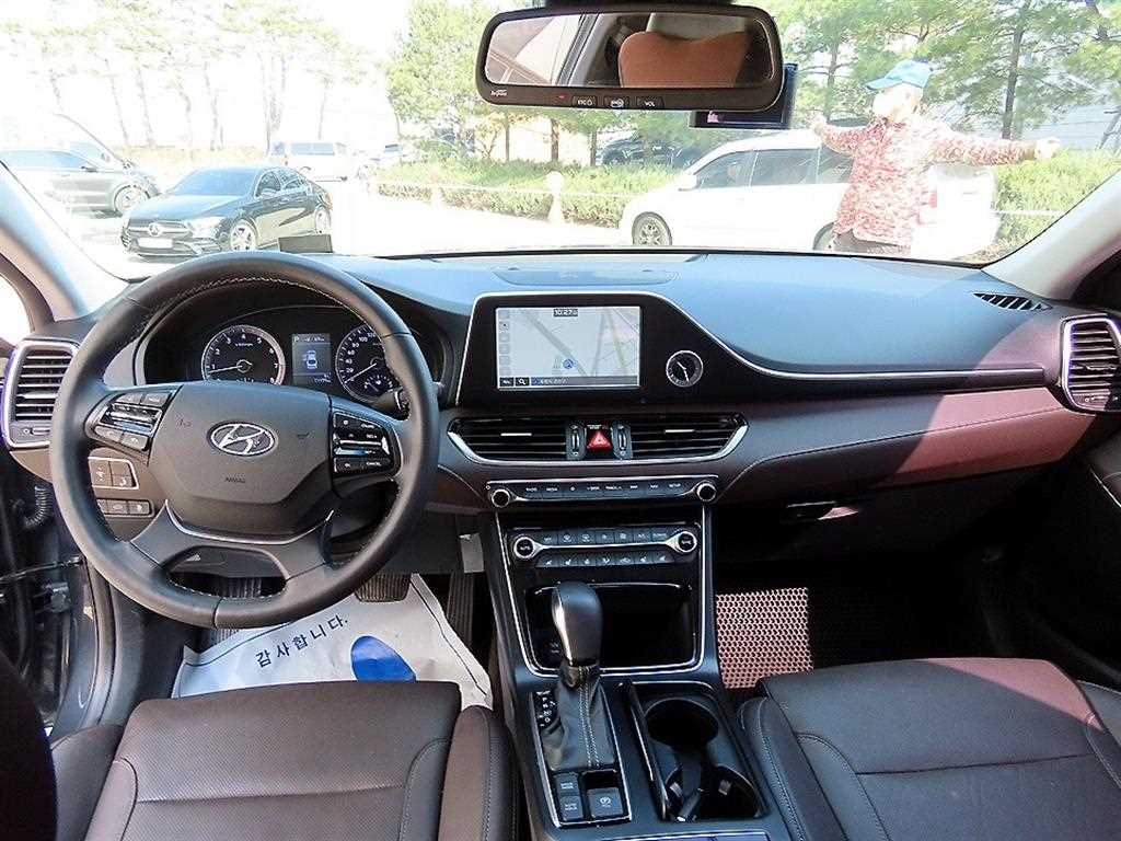 HYUNDAI Grandeur - Vista 7