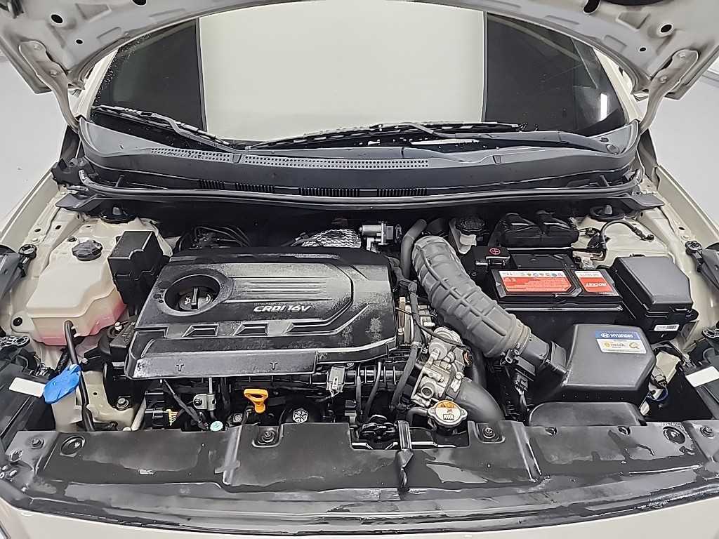 HYUNDAI Accent - Vista 5