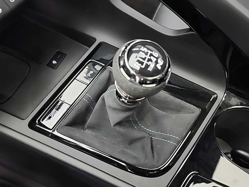 HYUNDAI Avante - Vista 9