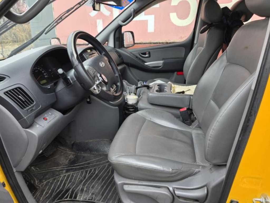 HYUNDAI Starex - Vista 8