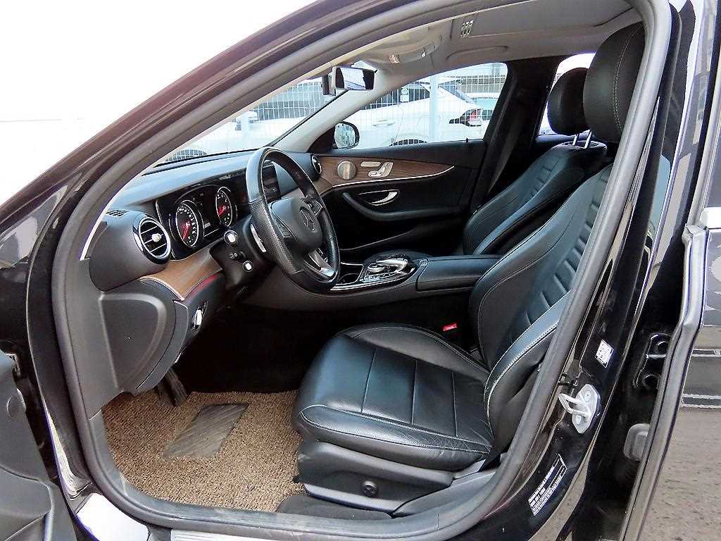 Mercedes Benz E class - Vista 5