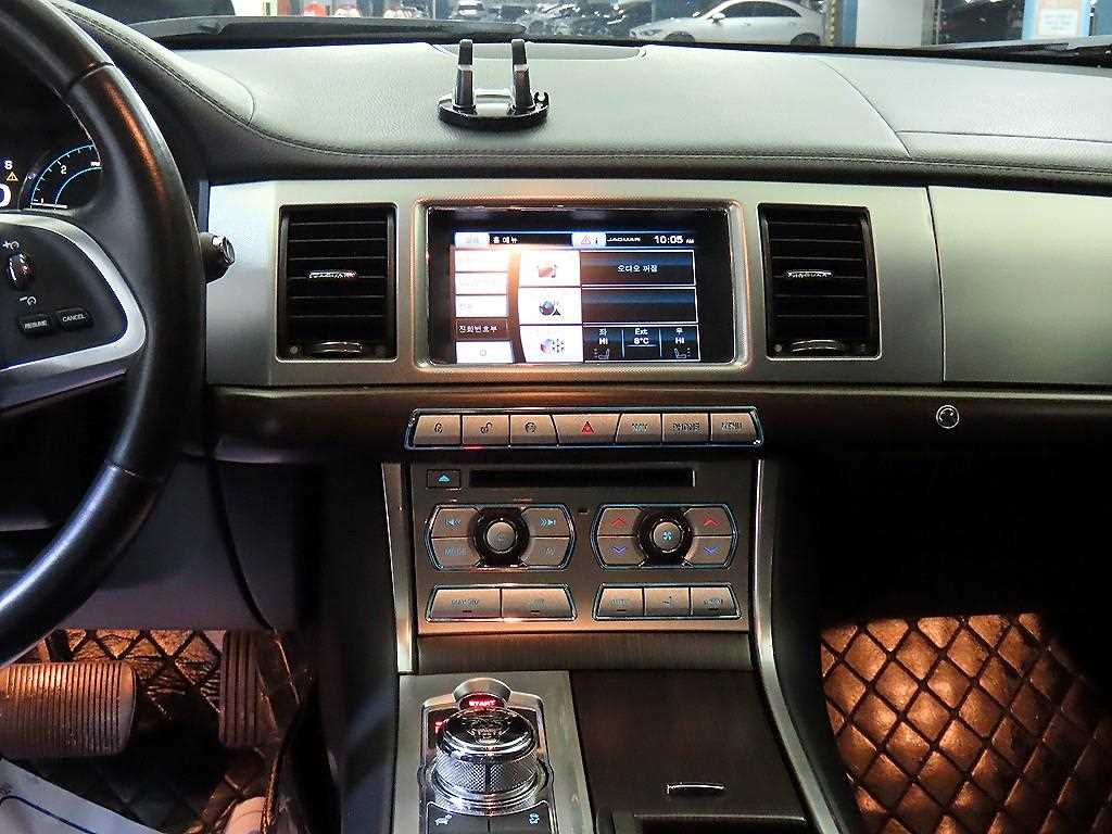 Jaguar XF - Vista 11