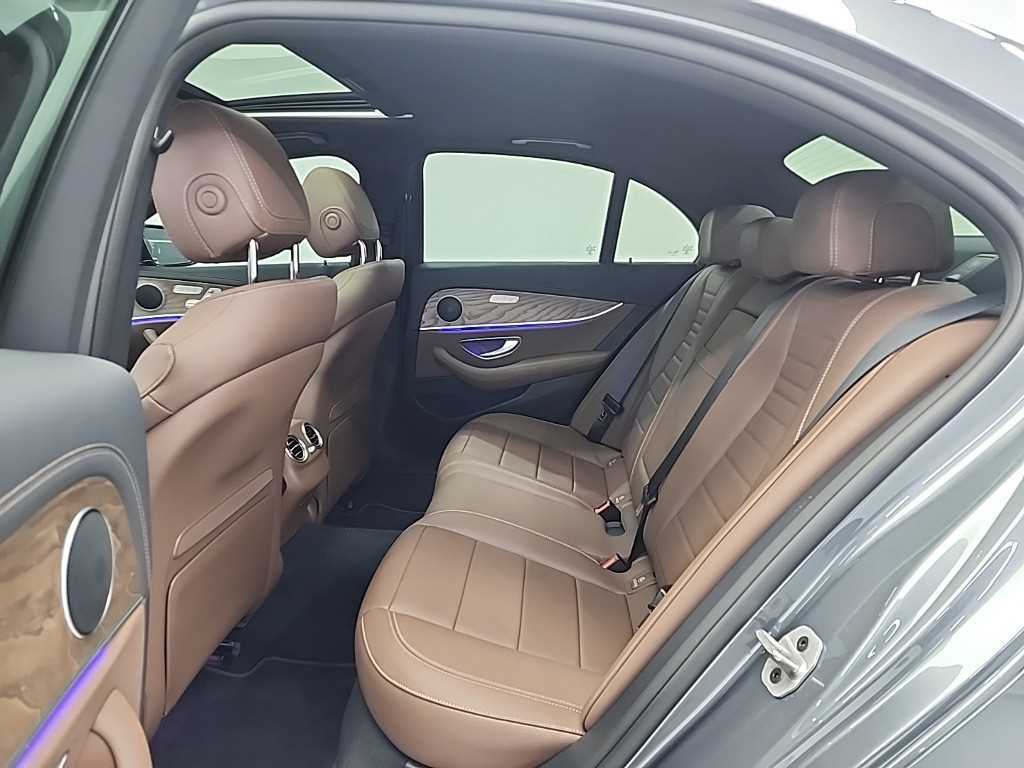 Mercedes Benz E class - Vista 12