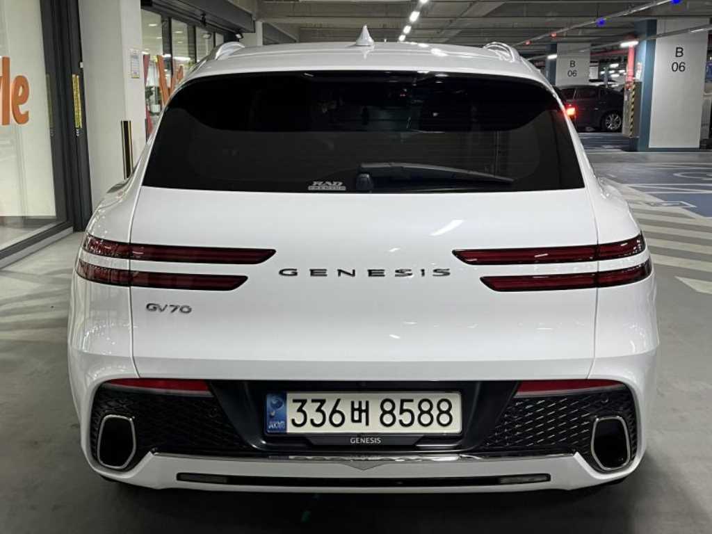 Genesis GV70 - Vista 5