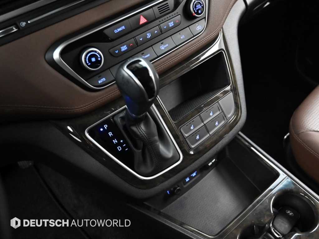 HYUNDAI Starex - Vista 9