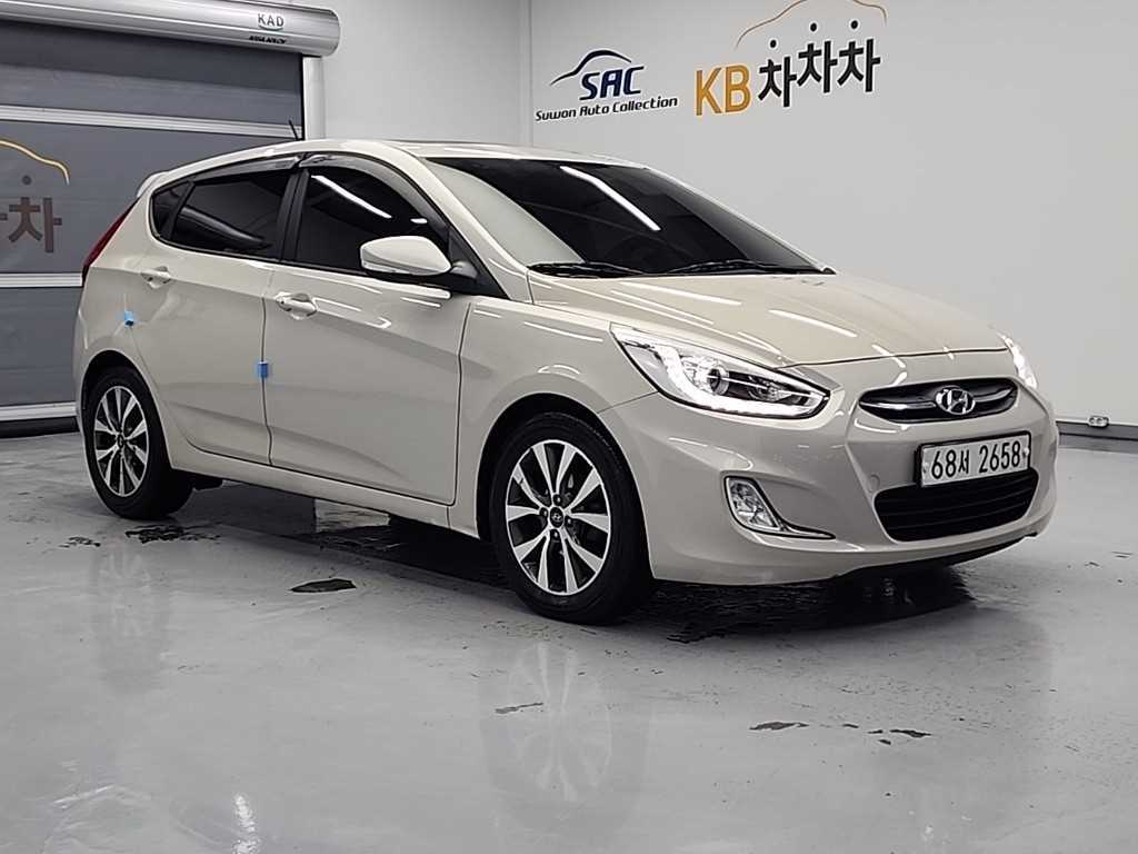 HYUNDAI Accent - Vista 4
