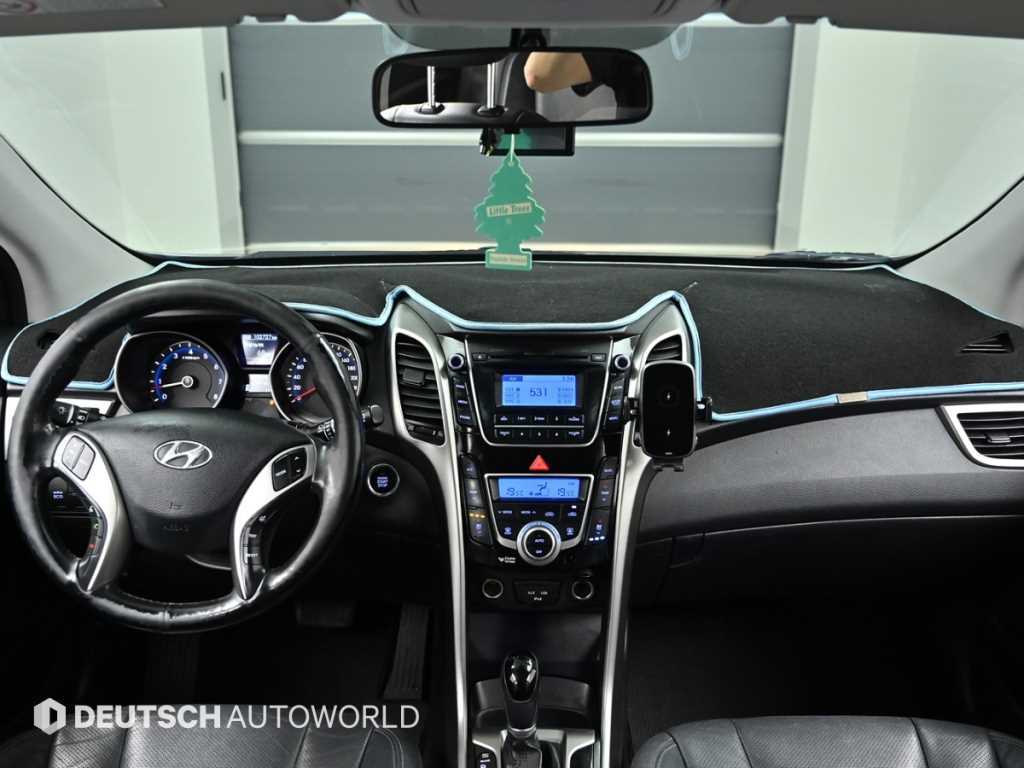 HYUNDAI i30 - Vista 7