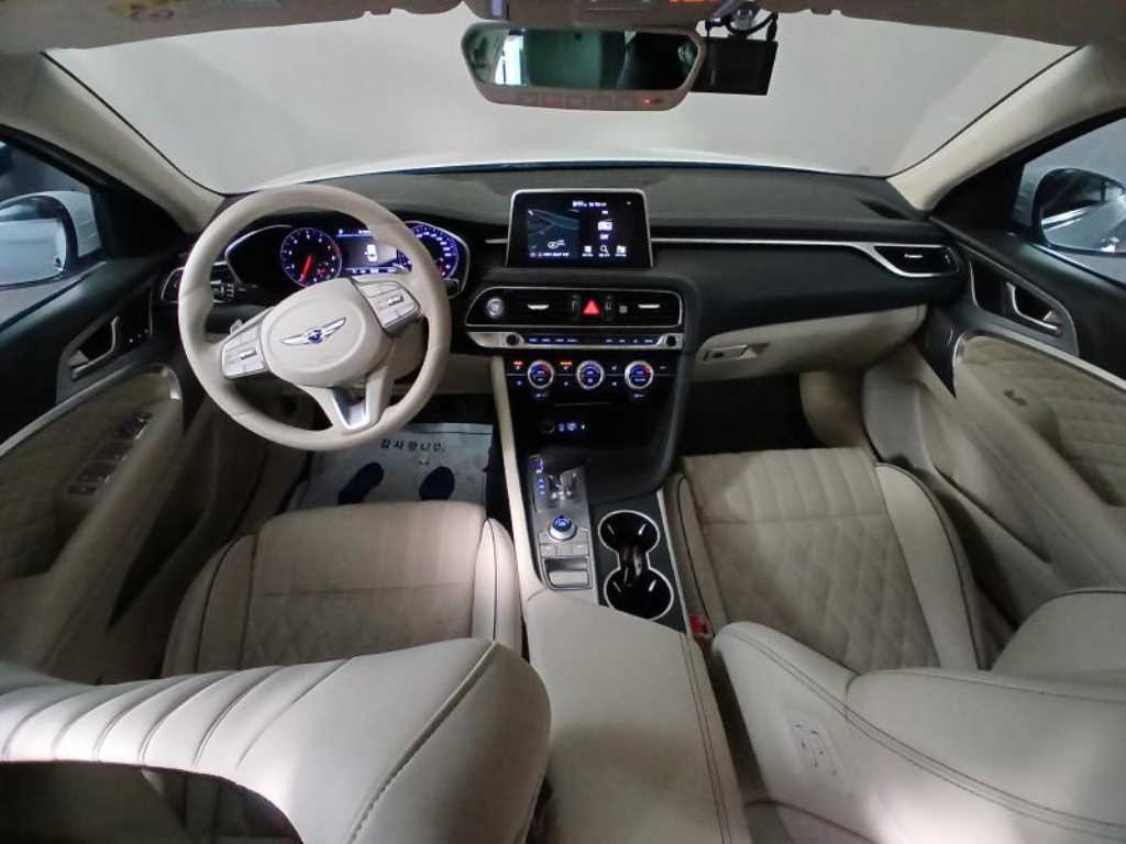 Genesis G70 - Vista 6