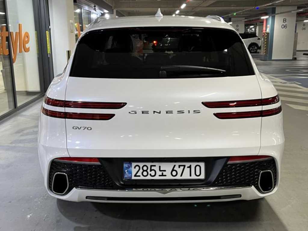 Genesis GV70 - Vista 6