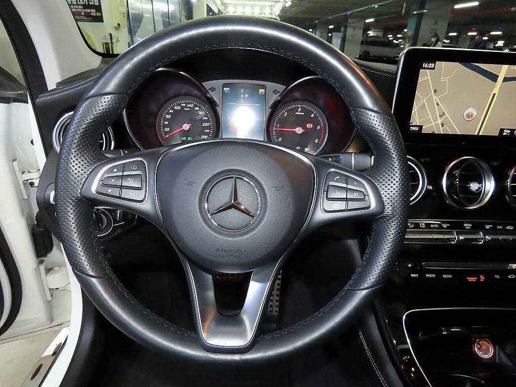 Mercedes Benz GLC Class - Vista 8