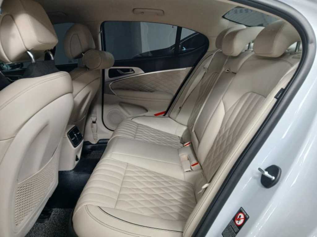 Genesis G70 - Vista 7