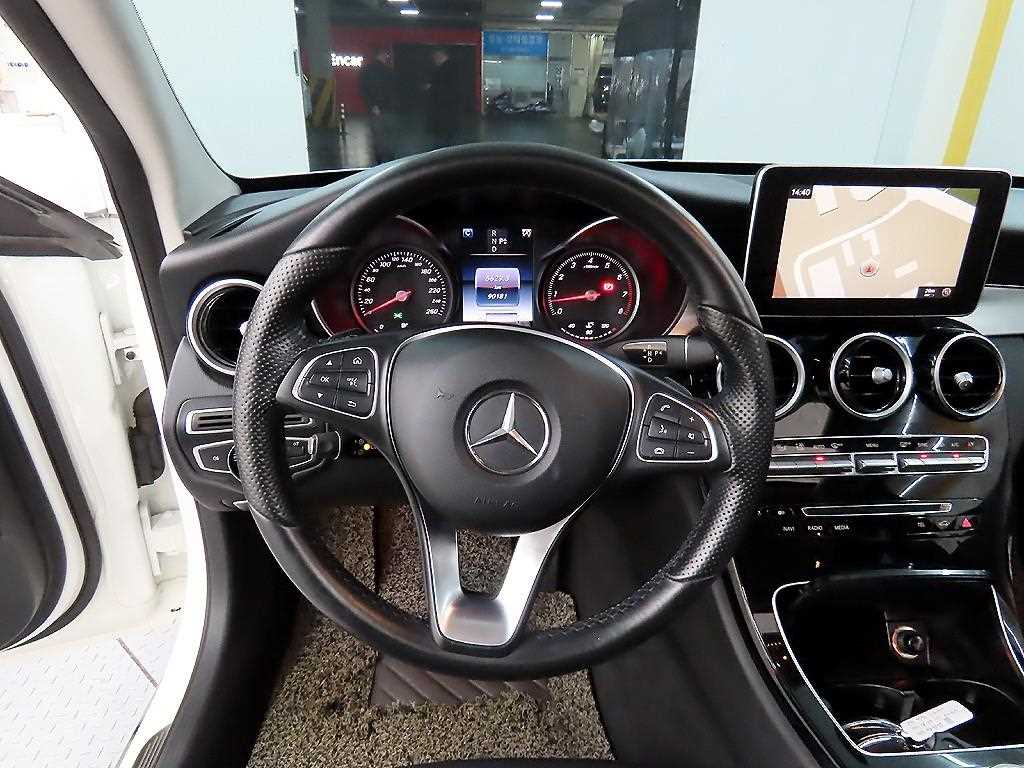 Mercedes Benz C Class - Vista 9