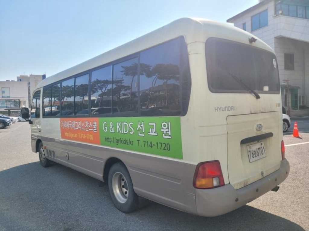 medium and large bus Hyundai bus - Vista 6