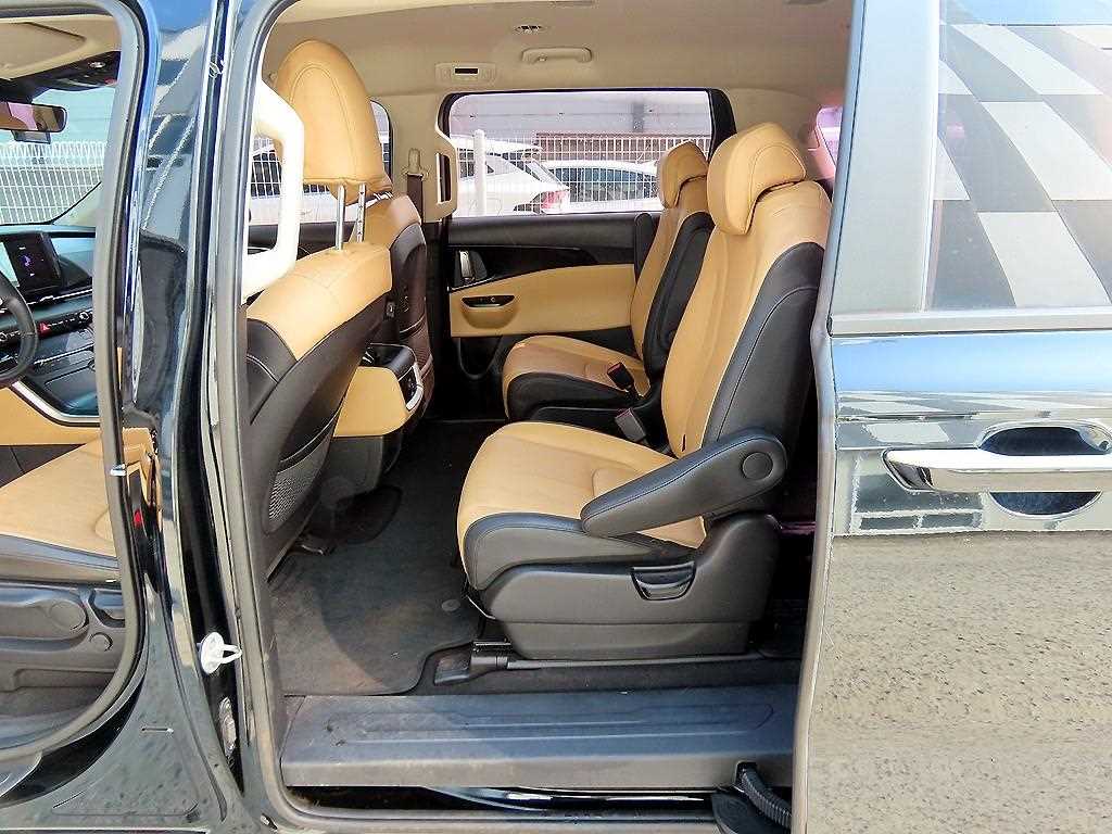 KIA Carnival - Vista 6