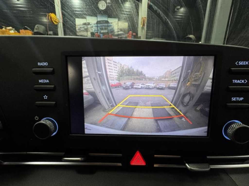 HYUNDAI Avante - Vista 9