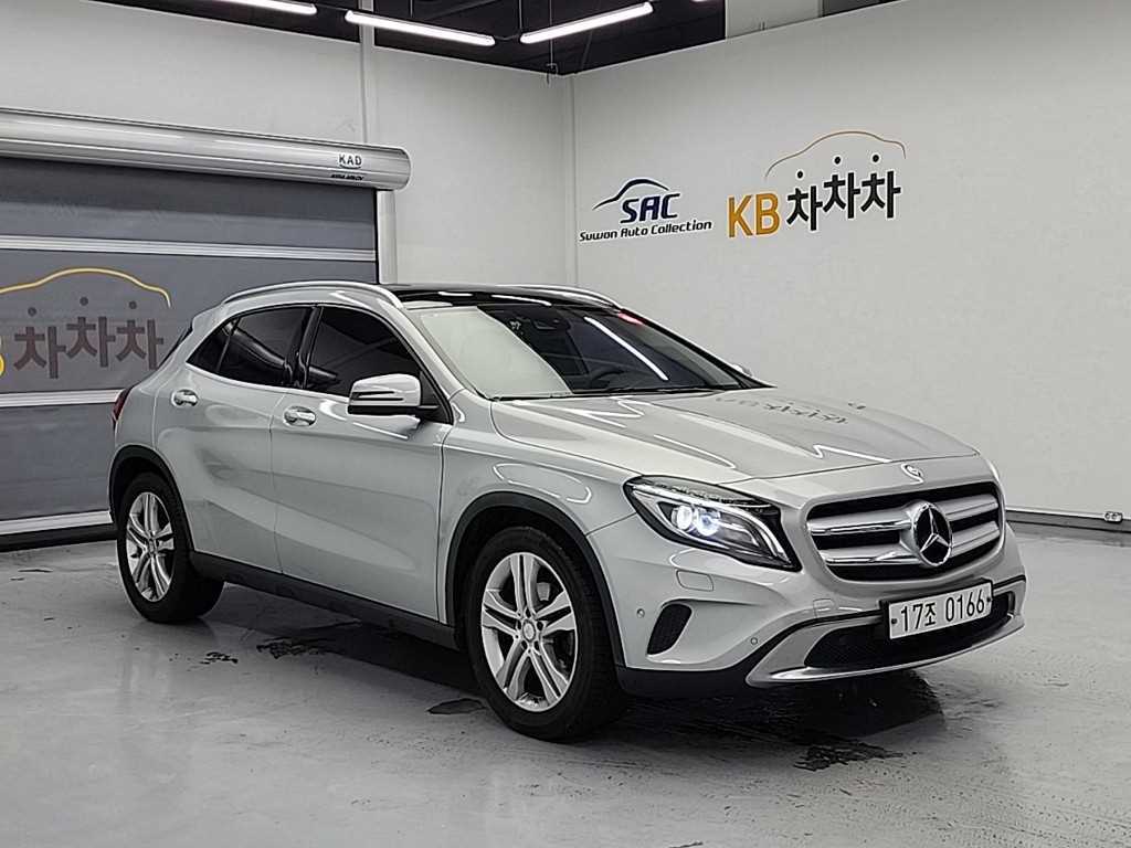Mercedes Benz GLA Class - Vista 4