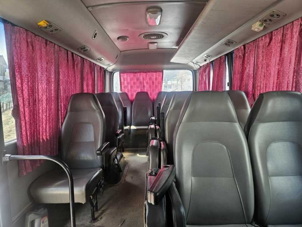 medium and large bus Hyundai bus - Vista 5