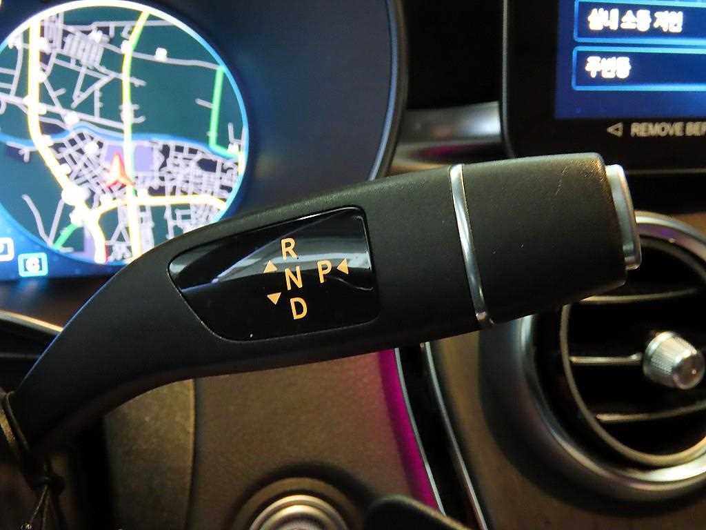 Mercedes Benz GLC Class - Vista 12