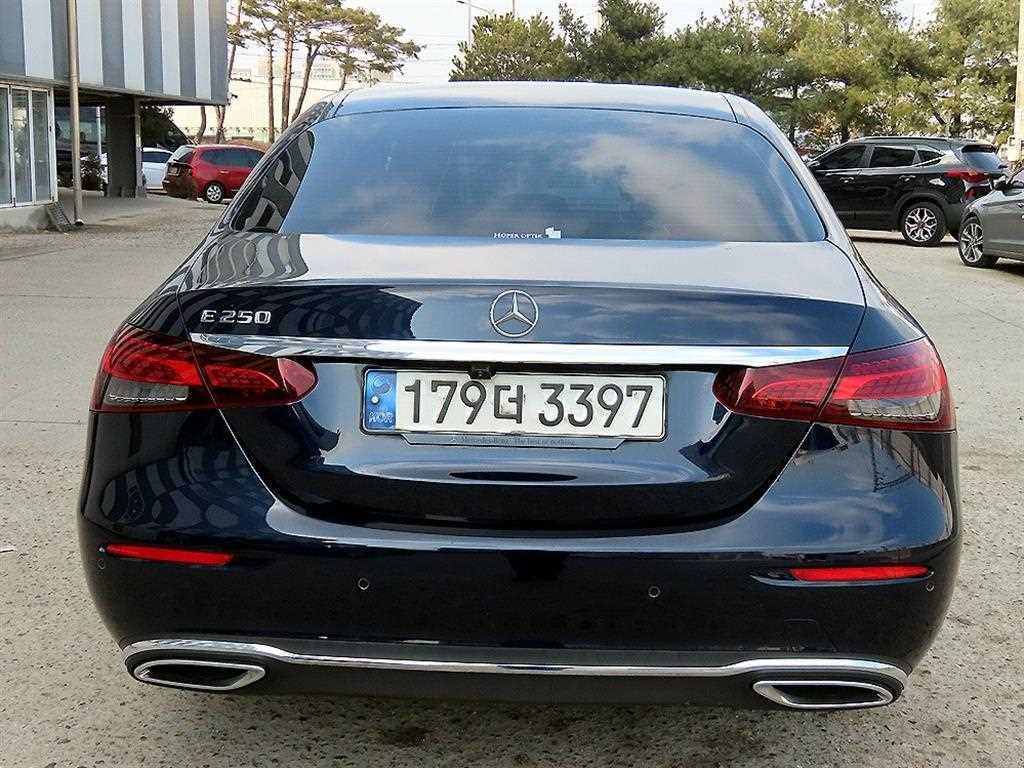 Mercedes Benz E class - Vista 4