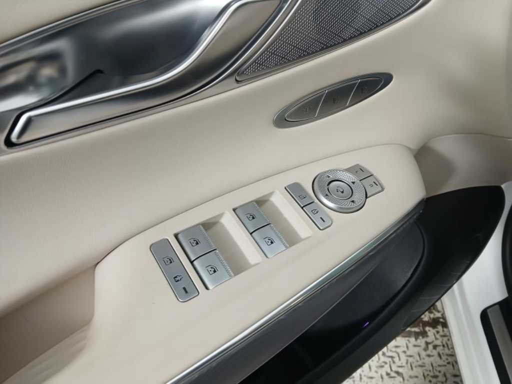 Genesis GV70 - Vista 10