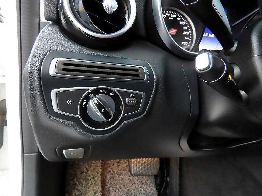 Mercedes Benz C Class - Vista 12