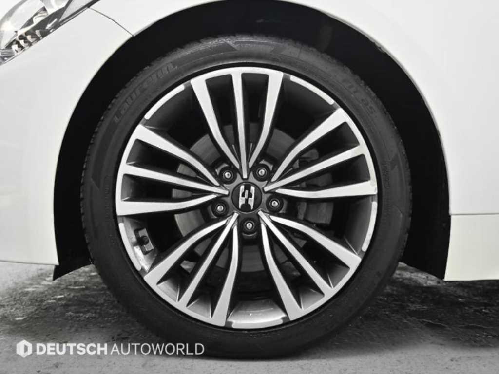 KIA Stinger - Vista 5