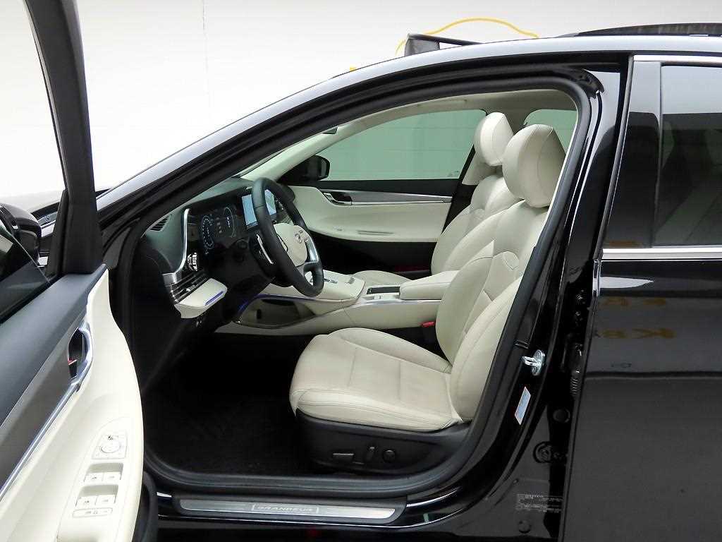 HYUNDAI Grandeur - Vista 12