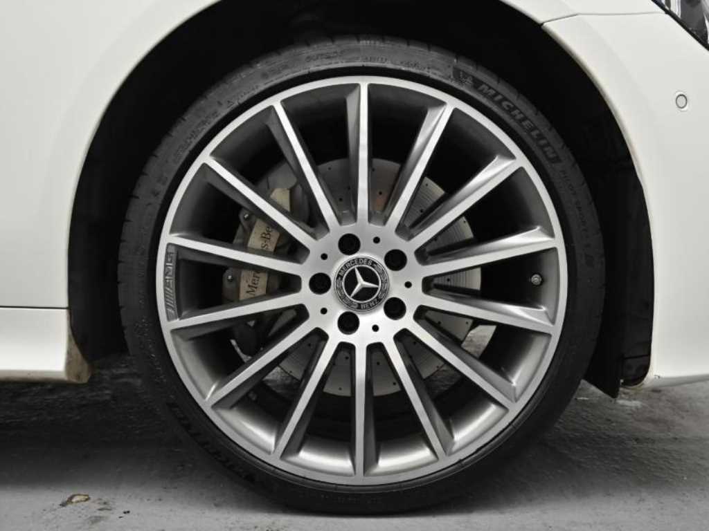 Mercedes Benz E class - Vista 5