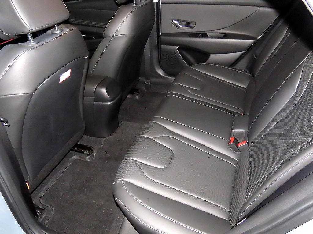 HYUNDAI Avante - Vista 7